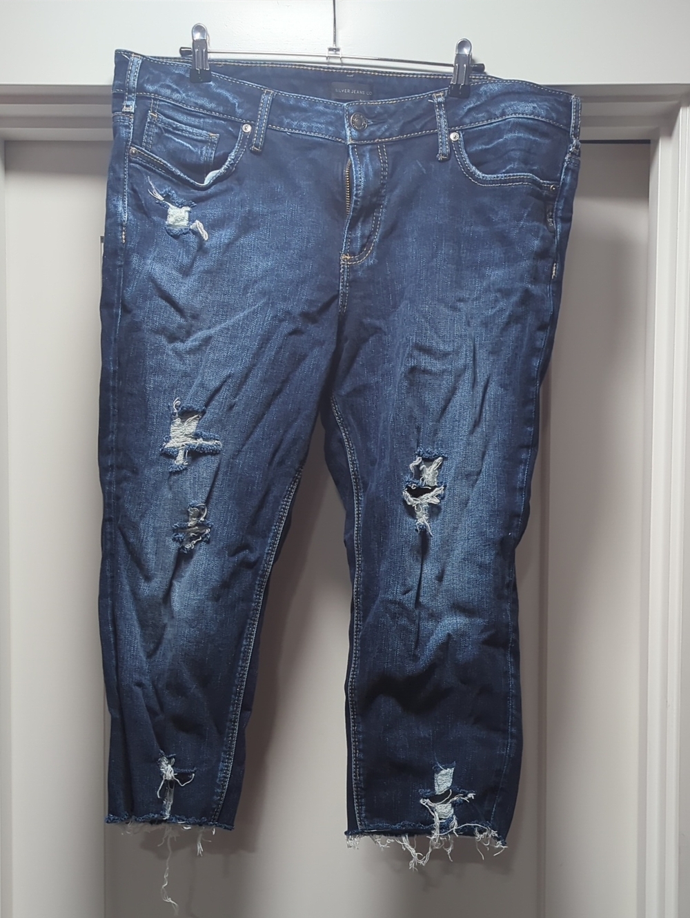 Silver Jeans Distressed Dark Blue Cropped Ankle Jeans